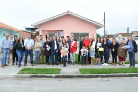 Famílias de Paranaguá recebem as chaves da casa própria