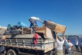 500 voluntários retiraram sete toneladas de lixo da baía de Guaratuba