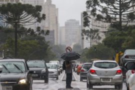 Depois de final de semana de sol, Paraná terá chuva e queda nas temperaturas