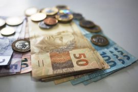Câmara aprova aumento de ajuda para informais de R$ 200 para R$ 600