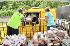 Coronavírus: Caminhoneiros recebem alimentos no Porto de Paranaguá